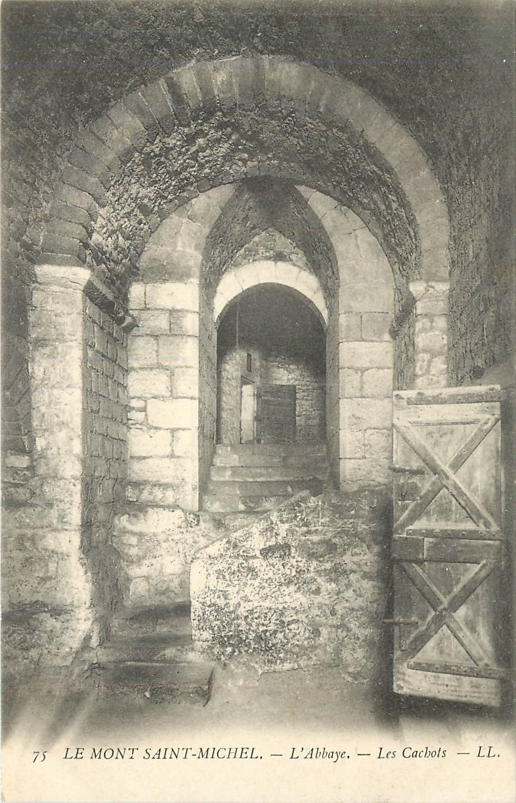 CPA Le Mont-Saint-Michel - L'Abbaye Les cachots
