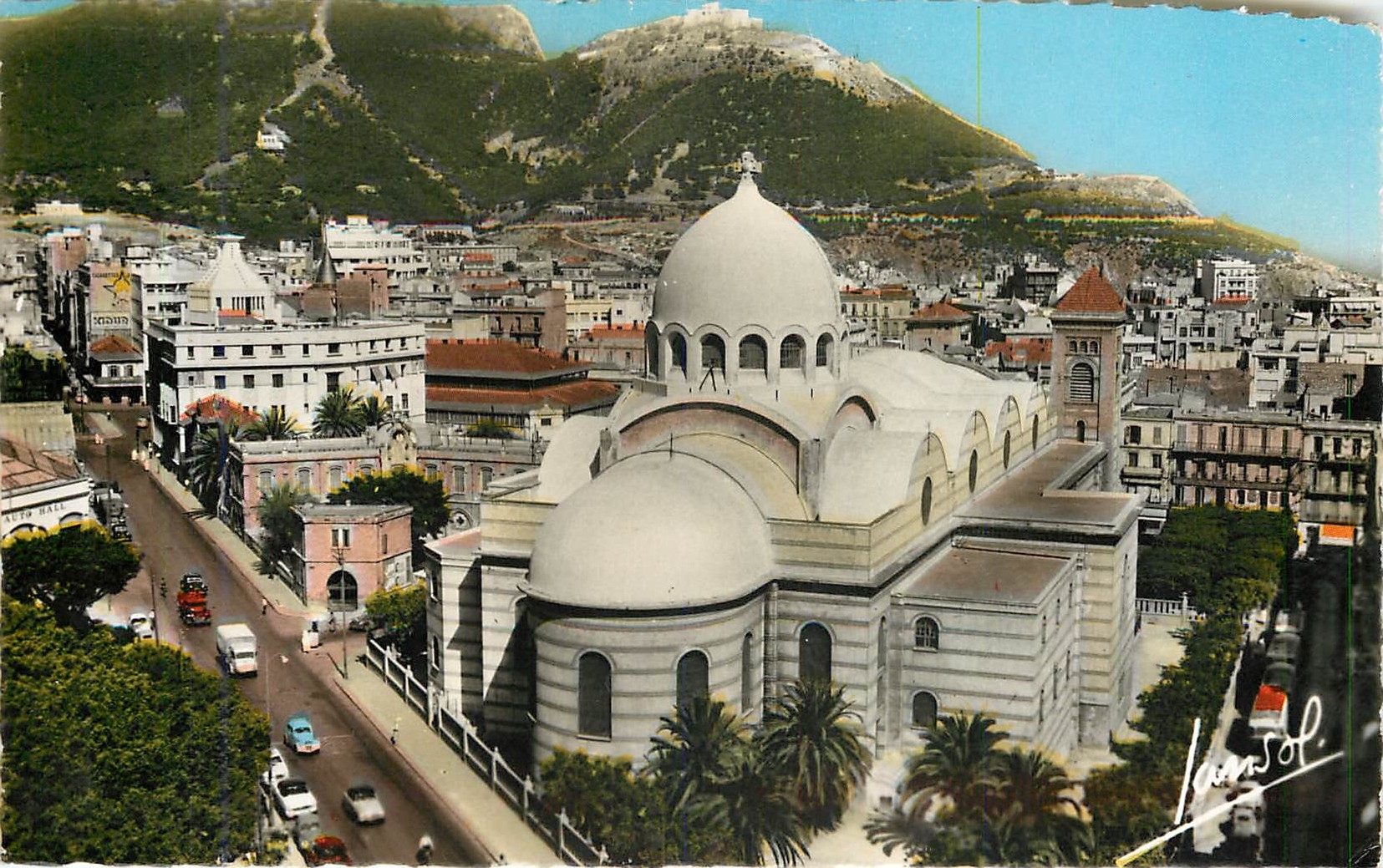 CPM Oran - Le Boulevard Magenta et la Cathedrale