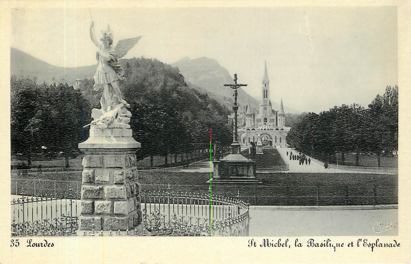 CPA Lourdes St Michel la Basilique et l'Esplanade