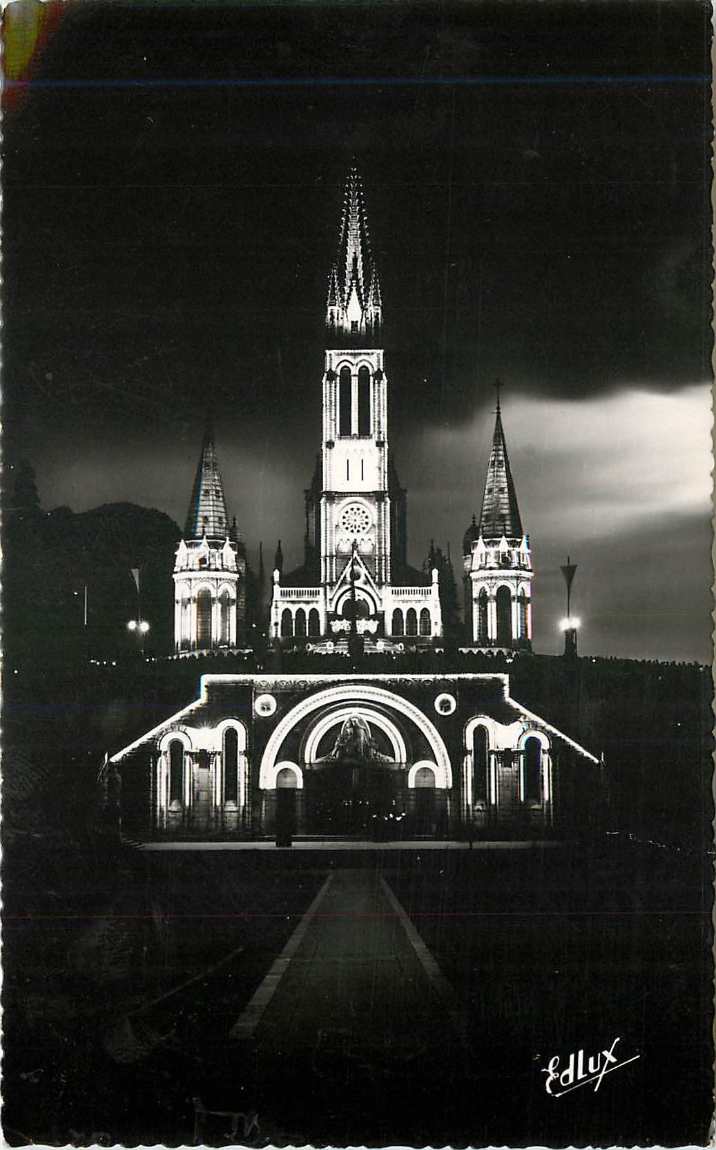 CPM Lourdes - La Basilique illuminee
