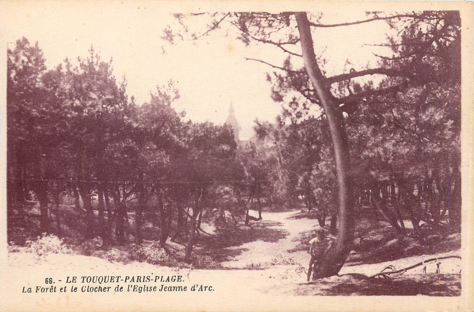 CPA Le Touquet-Paris-Plage La Foret et le Clocher de l'Eglise Jeanne d'Arc