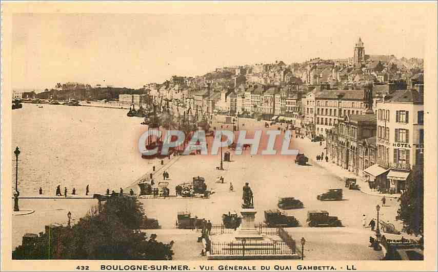 CPA Boulogne-sur-Mer - Vue generale du Quai Gambetta Bateaux