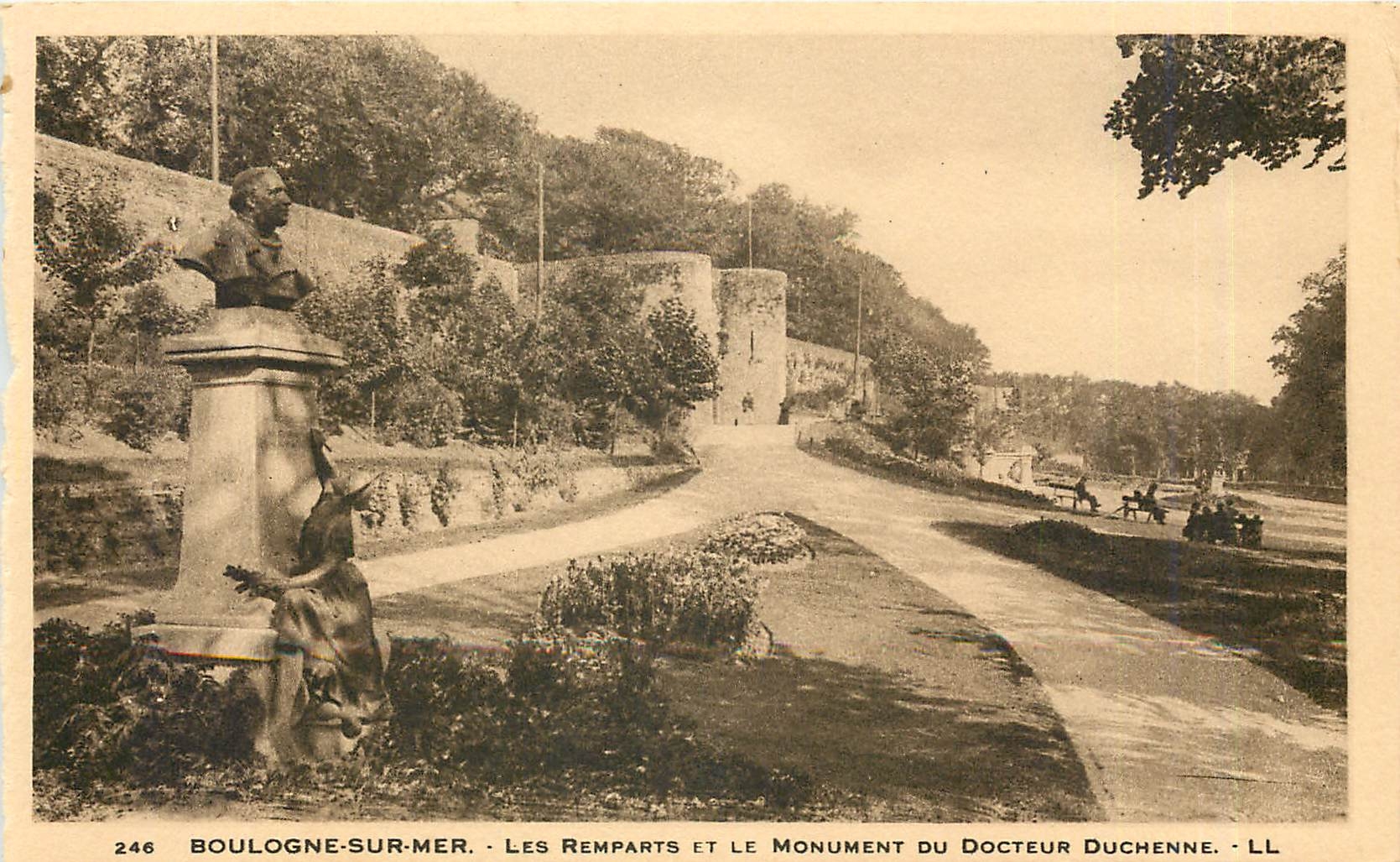 Boulogne-sur-Mer — Les Remparts et le Monument du Docteur Duchenne — LL n°246