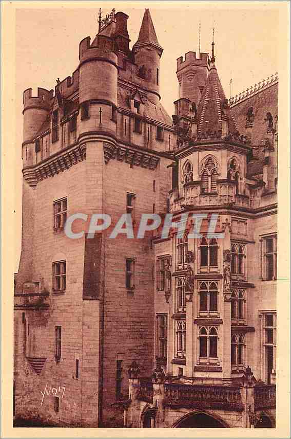 CPA Chateau de Pierrefonds Le Donjon et l'Escalier d'Honneur
