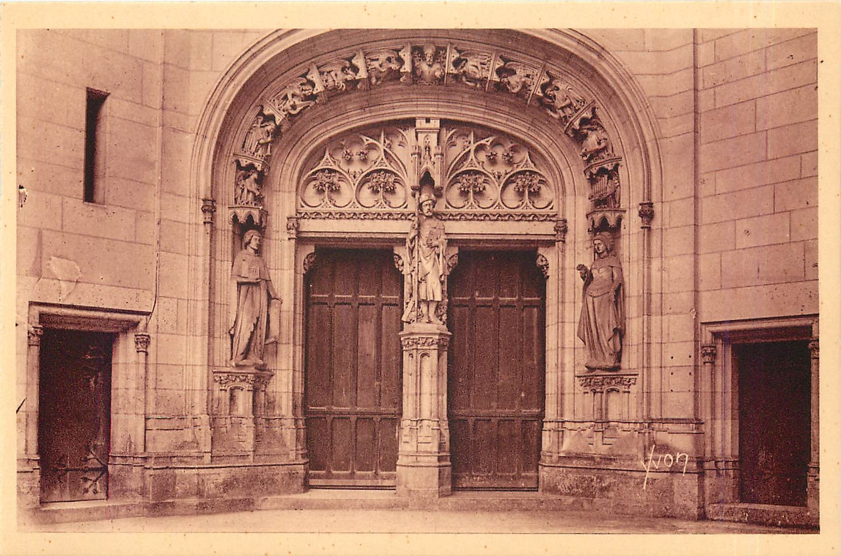 CPA Chateau de Pierrefonds Porte d'Entree de la Chapelle