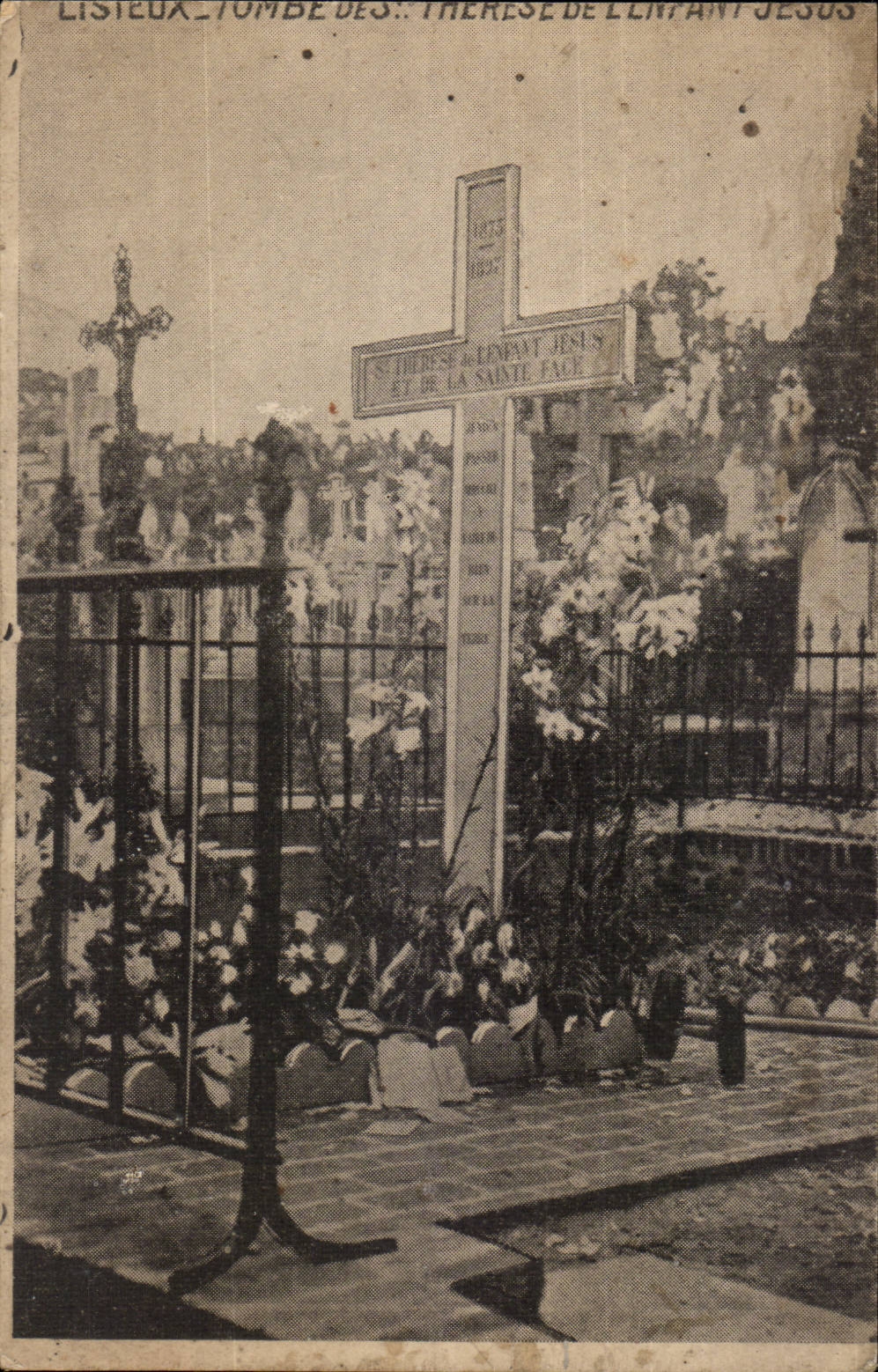Lisieux - Tombe de Sainte Thérèse de l'Enfant Jésus — Édition Palais du Rosaire