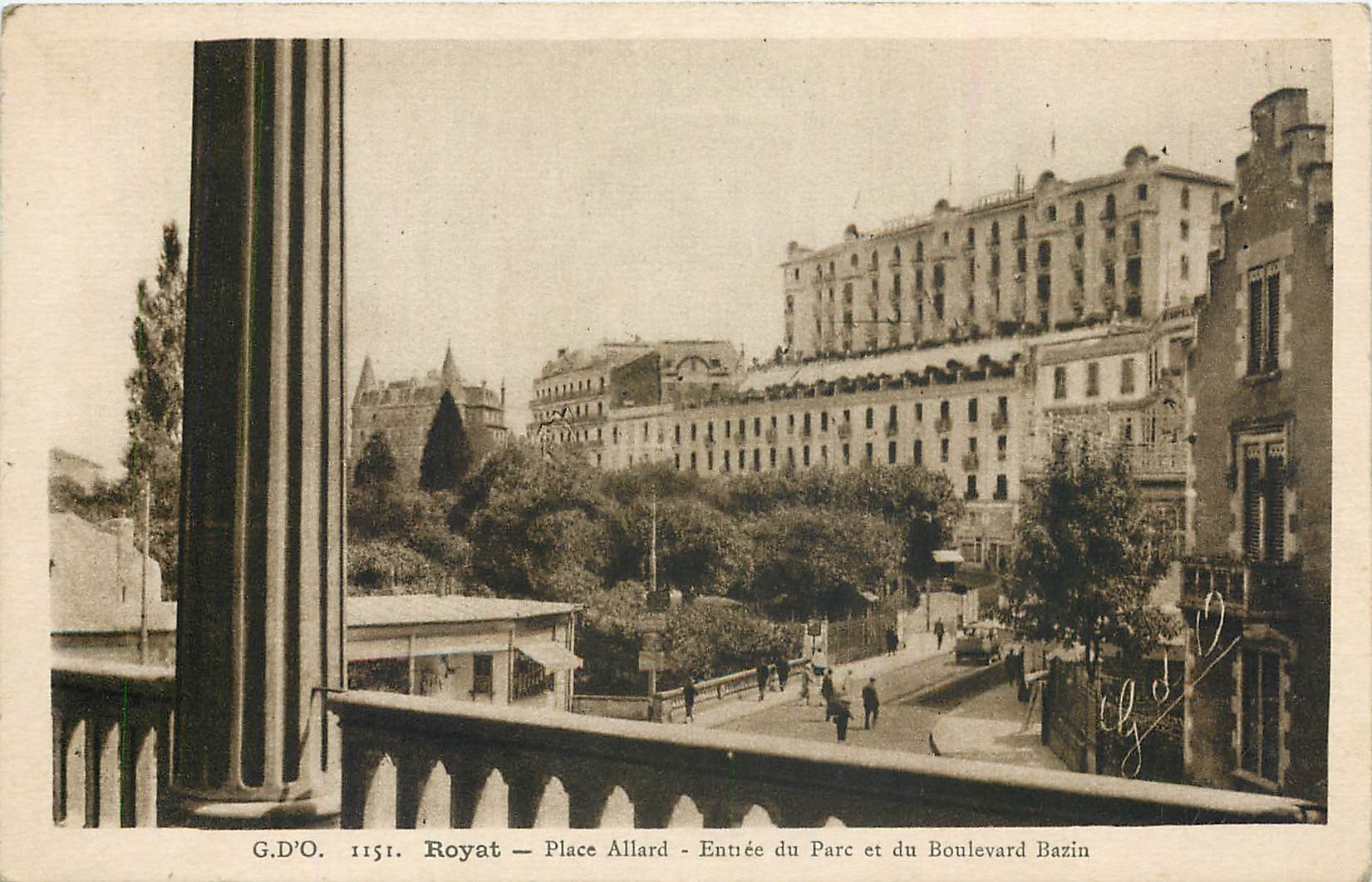 CPA Royat Place Allard Entree du Parc et du Boulevard Bazin 