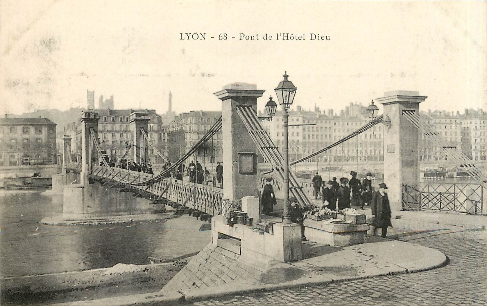 CPA Lyon Pont de l'Hotel Dieu 