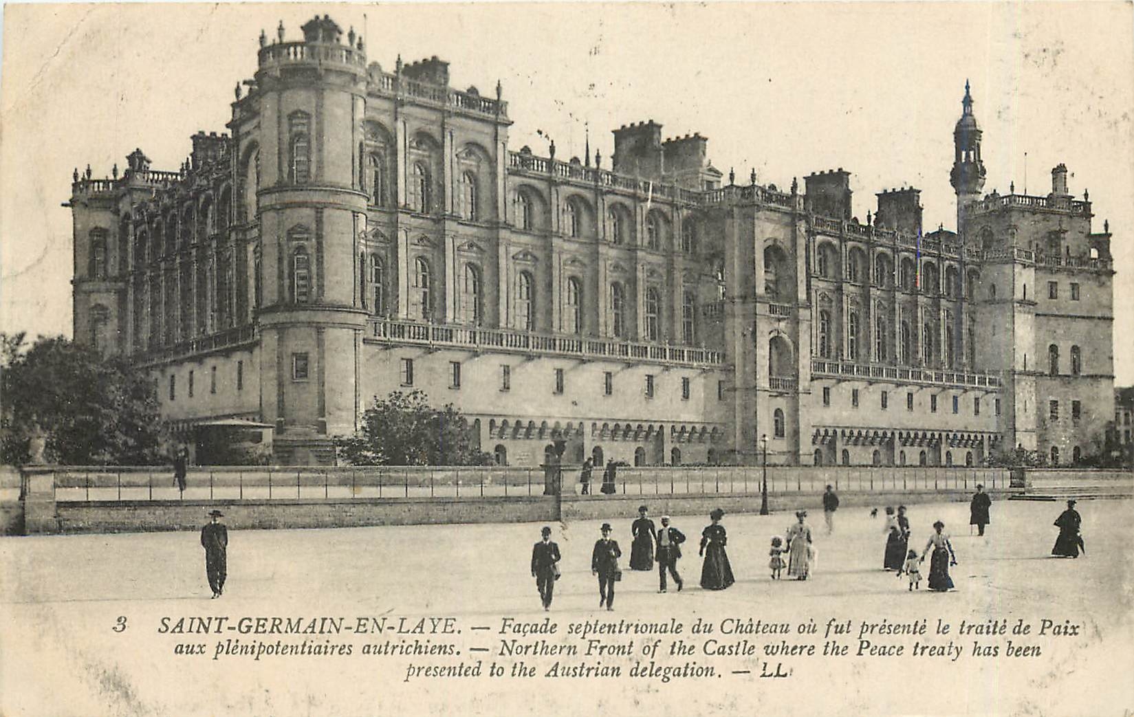 CPA Saint Germain en Laye Facade Septentrionale du Chateau ou fut presente le traite de Paix aux Ple