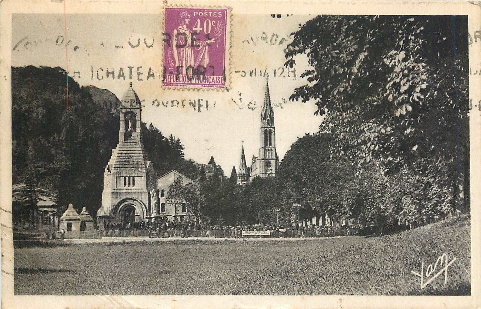 CPA Lourdes Monument interallie et la Basilique 