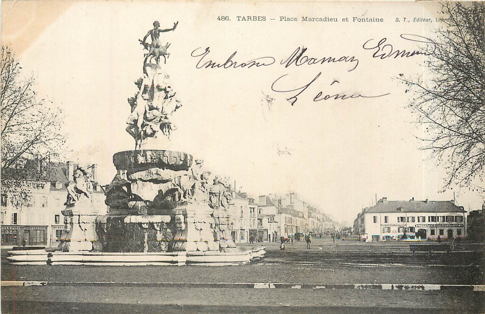 CPA Tarbes Place Marcadieu et Fontaine 