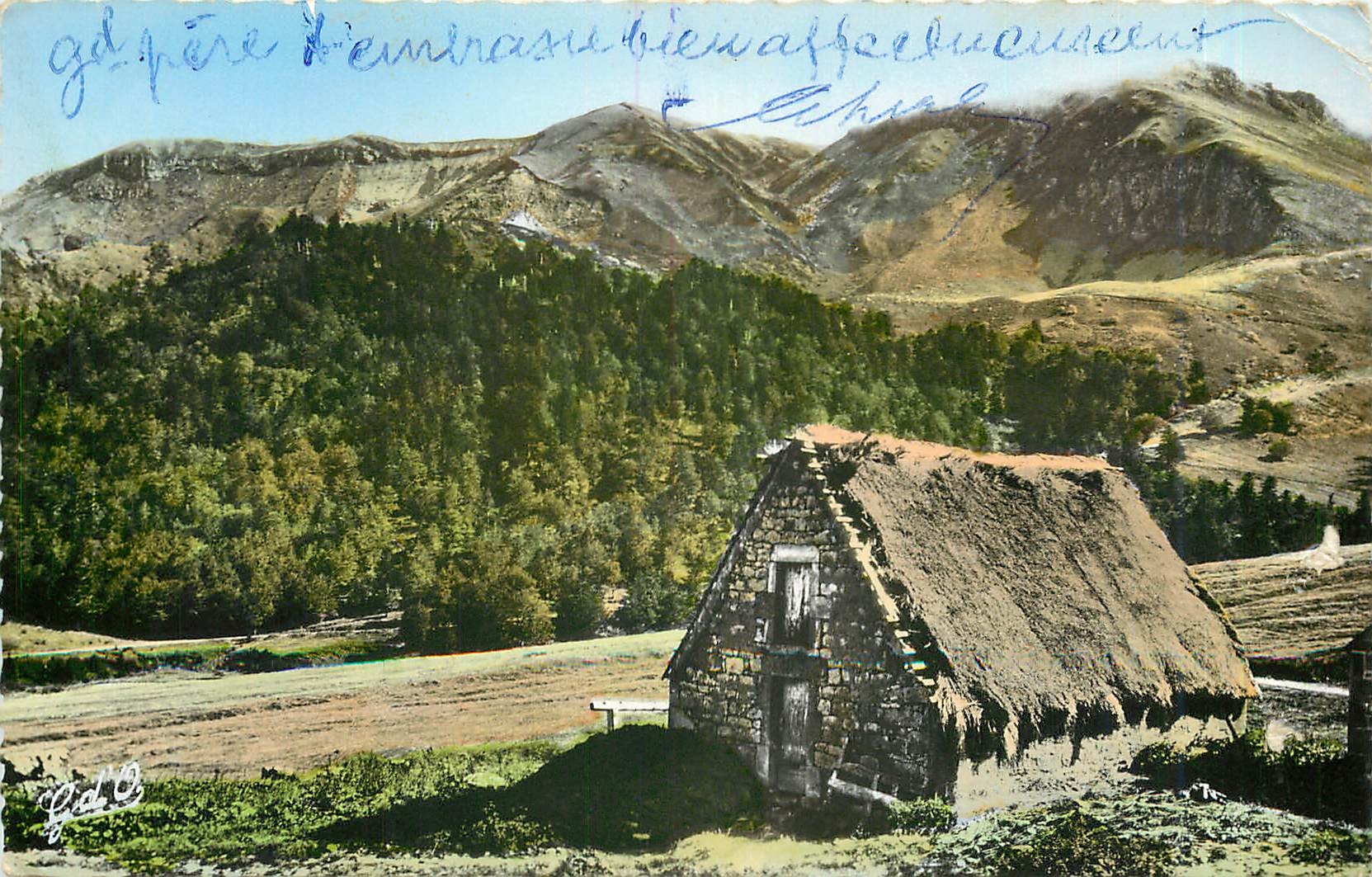 CPA L'Auvergne Vallee du Sancy aux environs du Mt Dore Buron au pied du Sancy 