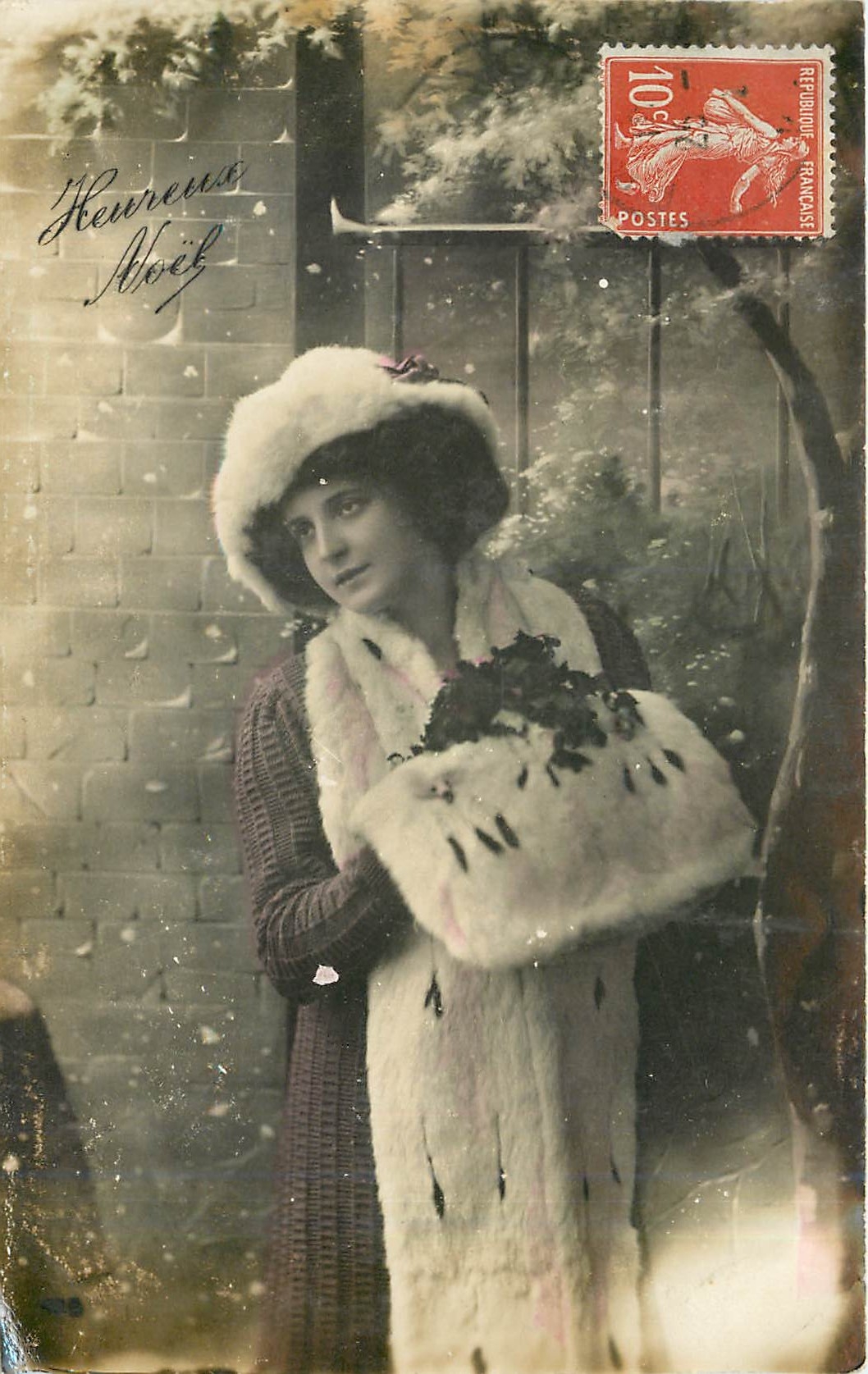 Femme en fourrure — Paris — éditeur inconnu