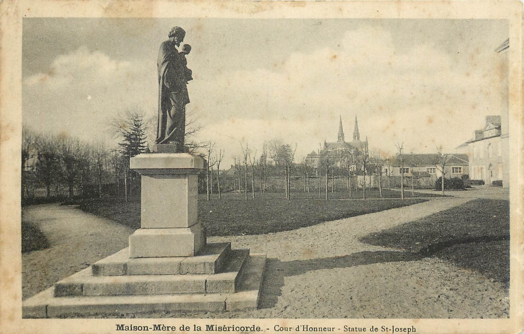 CPA Maison Mere de la Misericorde Cour d'Honneur Statue de St Joseph 