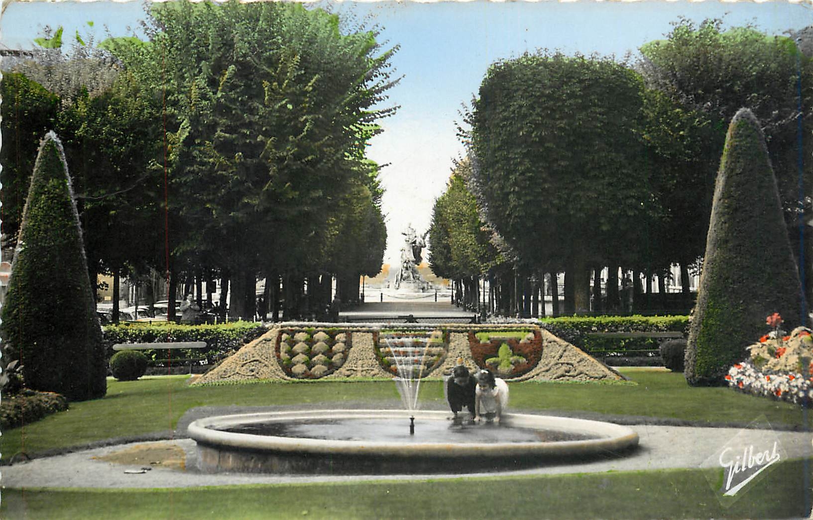 Jardin de l'Hôtel de Ville — Perspective sur la Place Carnot et Statue Carnot — Éditions Charentaises Photo au Bonheur