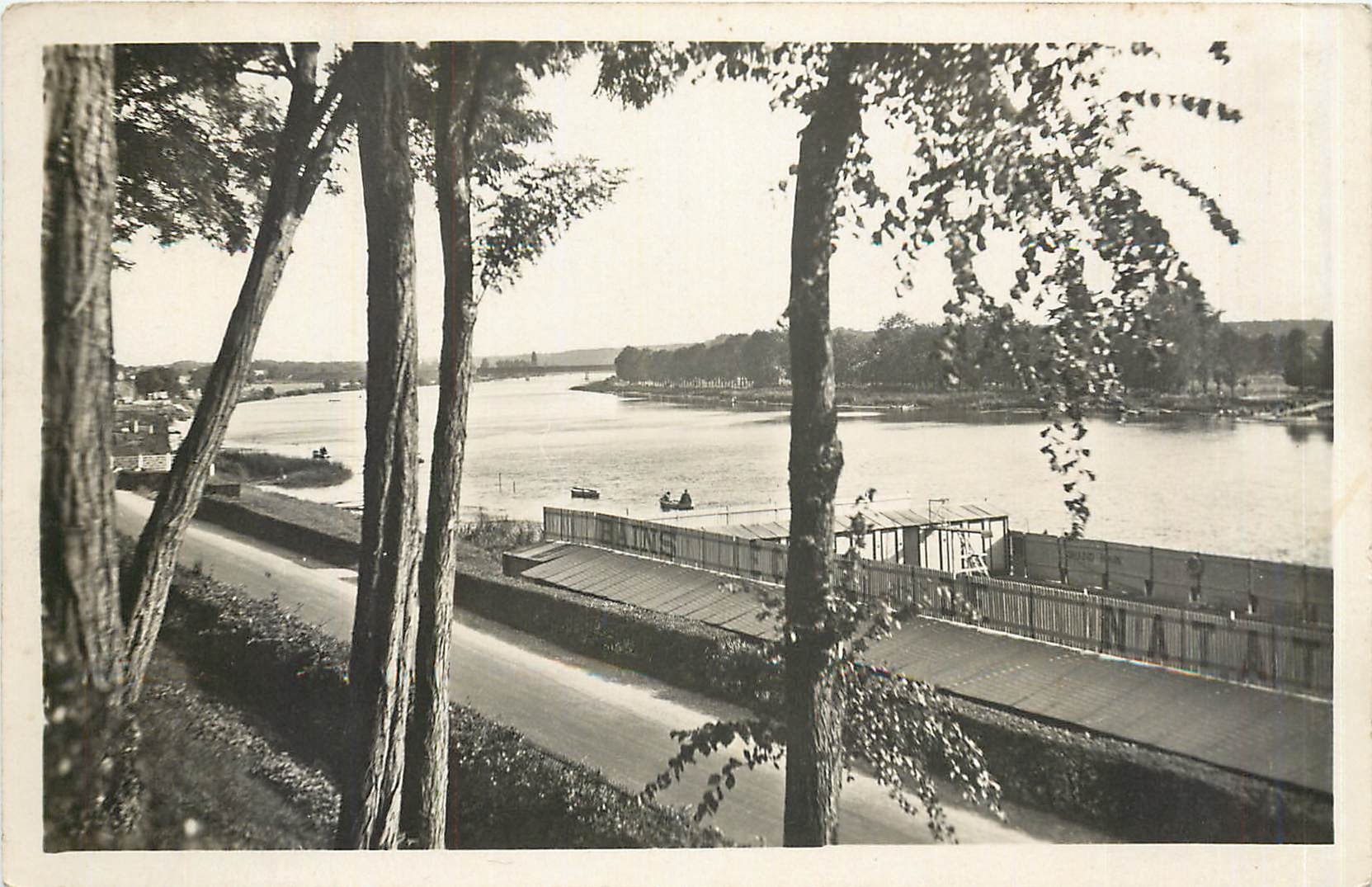 Melun — La Seine et les Bains — R. Gallois, éditeur