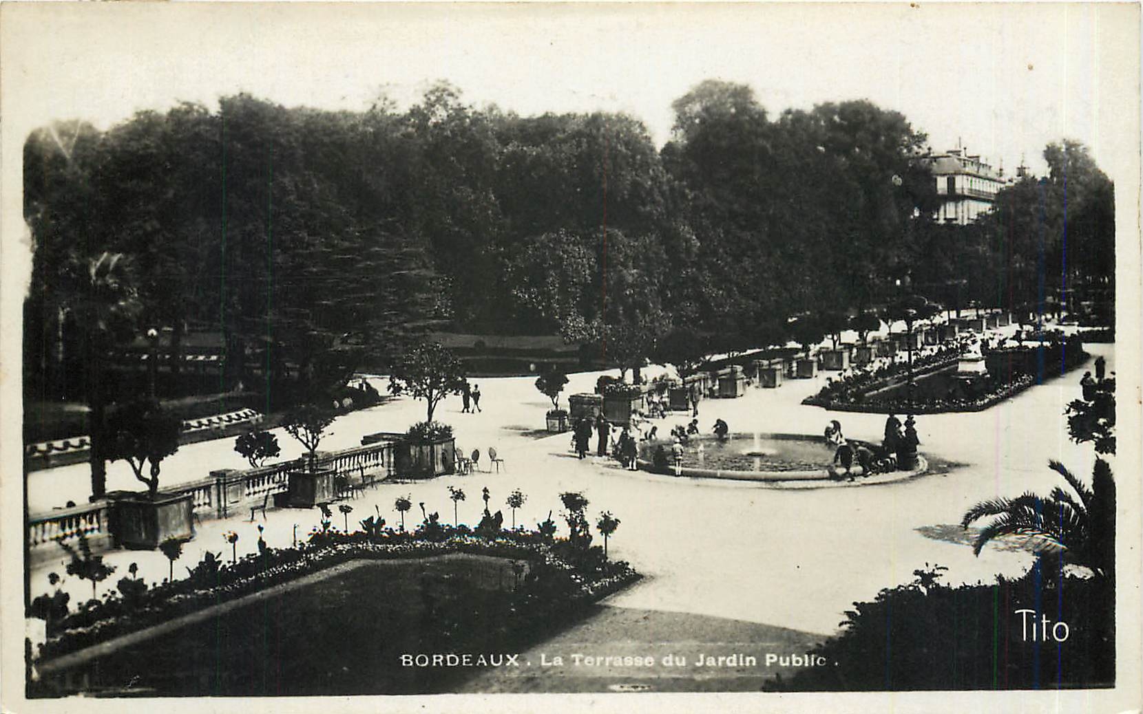 CPA Bordeaux La Terrasse du Jardin Public 