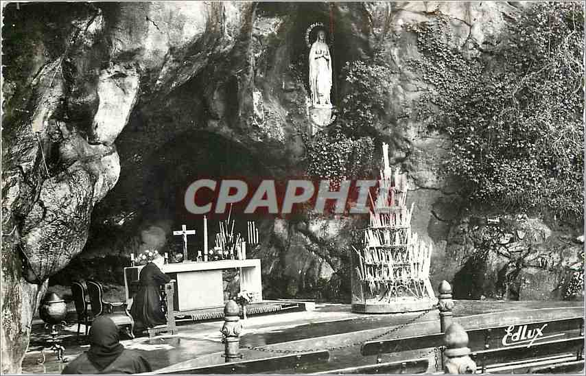 CPA Lourdes La Grotte Miraculeuse dont le Nouvel Autel en marbre des Pyrenees 
