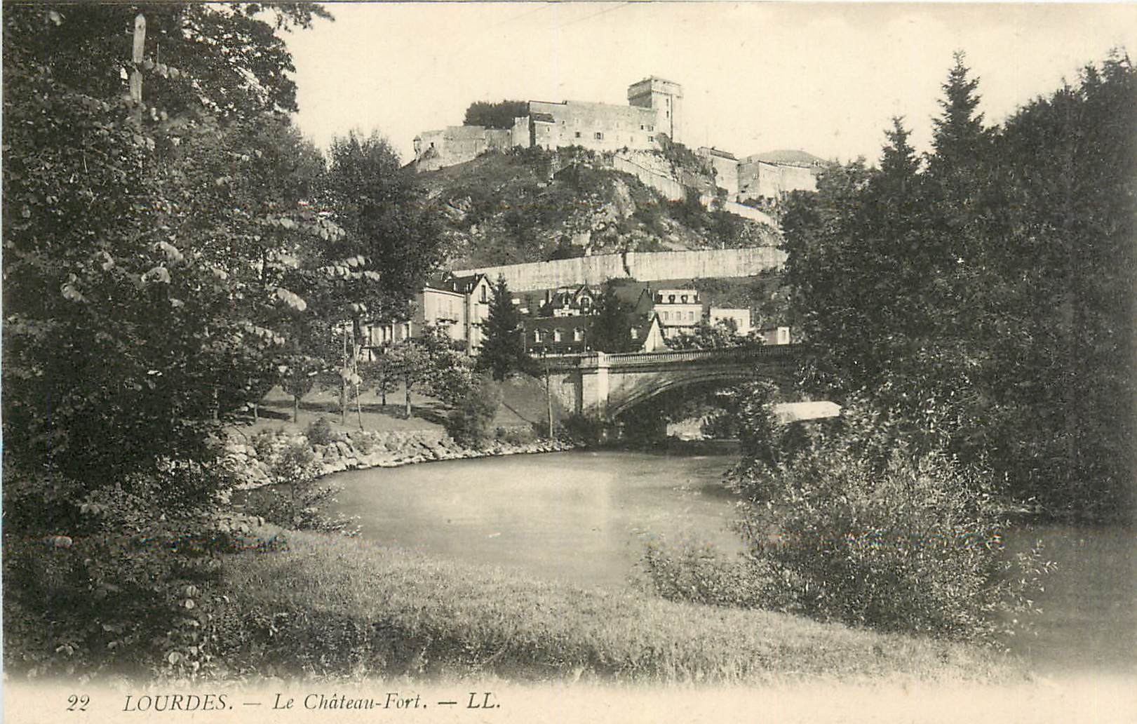 CPA Lourdes Le Chateau Fort 
