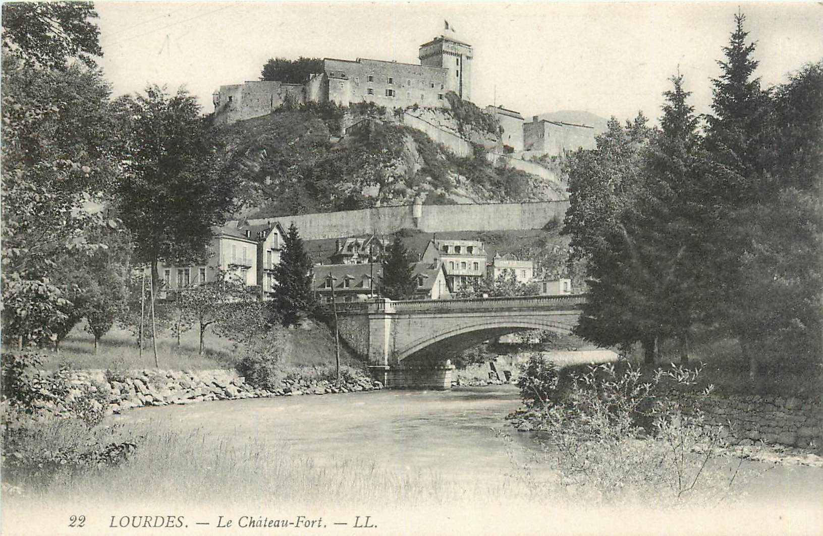 CPA Lourdes Le Chateau Fort 