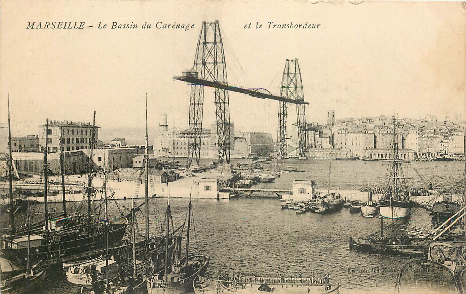 CPA Marseille Le Bassin du Carenage et le Transbordeur Bateaux