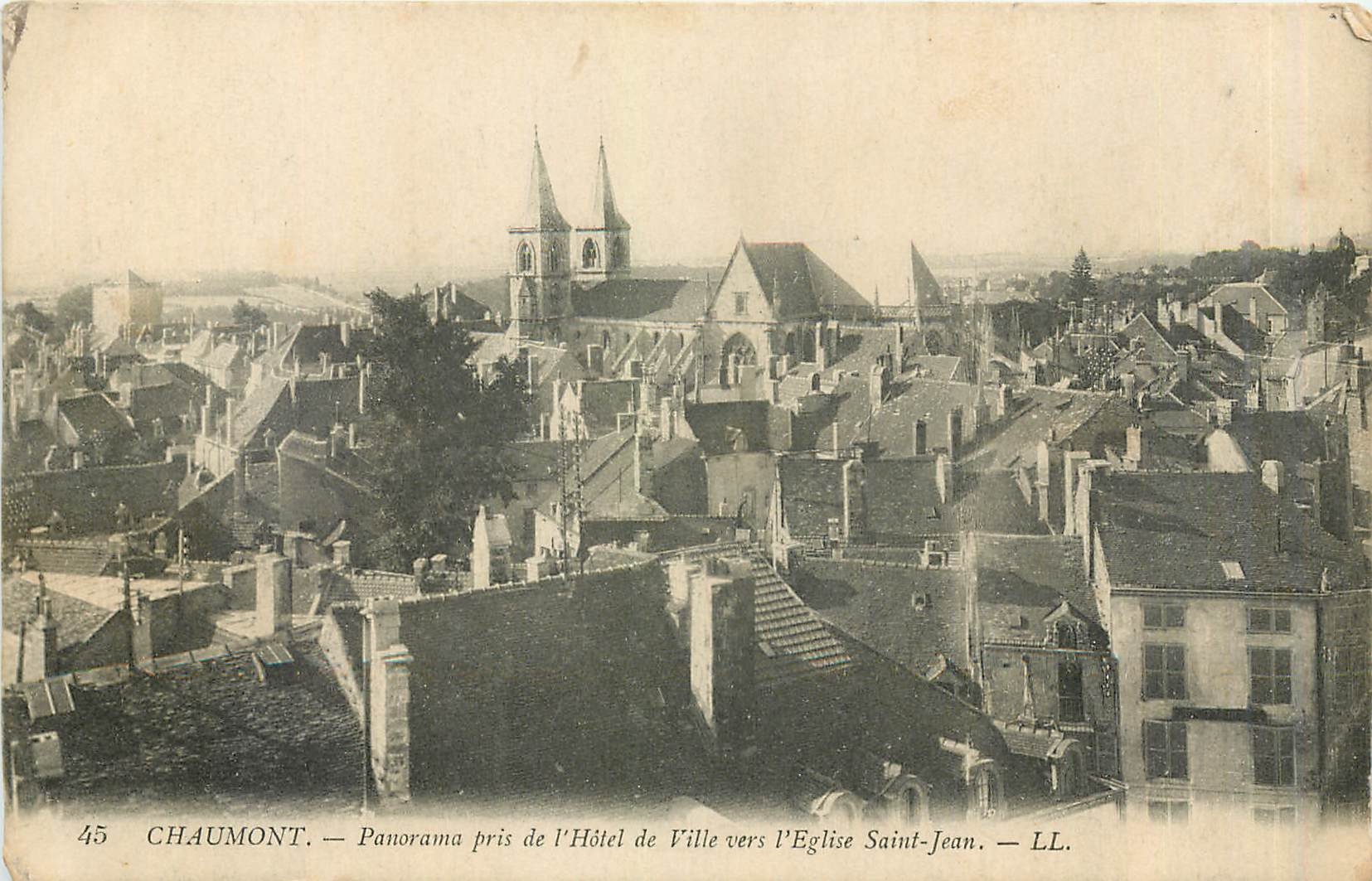 Chaumont — Panorama pris de l'Hôtel de Ville vers l'Église Saint-Jean — LL. n°45