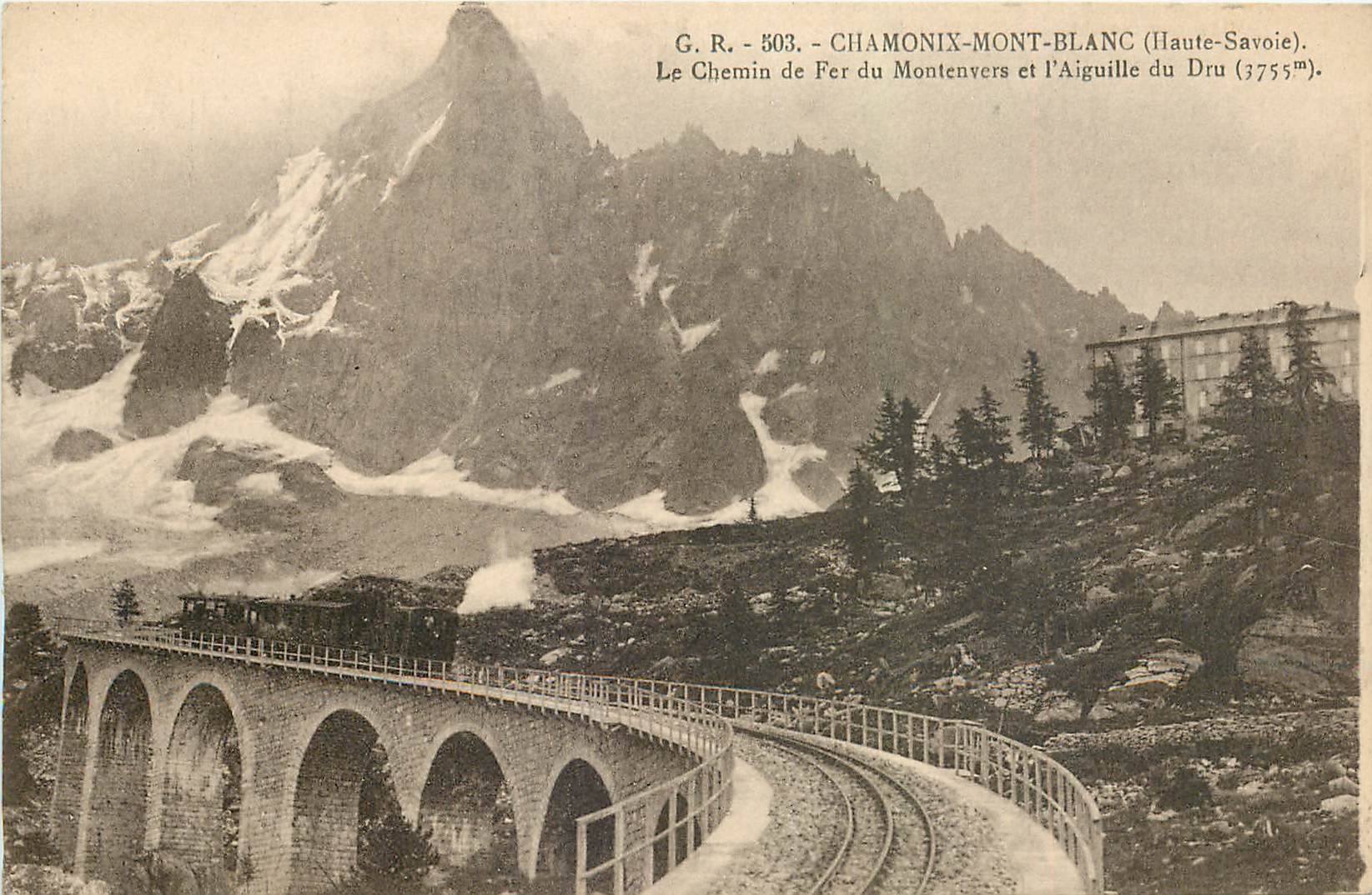 CPA Chamonix Mont Blanc Haute Savoie Le Chemin de Fer du Montenvers et l'Aiguille du Dru Train