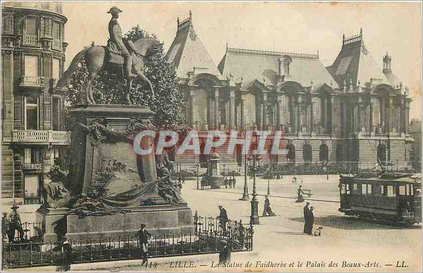 CPA Lille La Statue de Faidherbe et le Palais des Beaux Arts Tramway