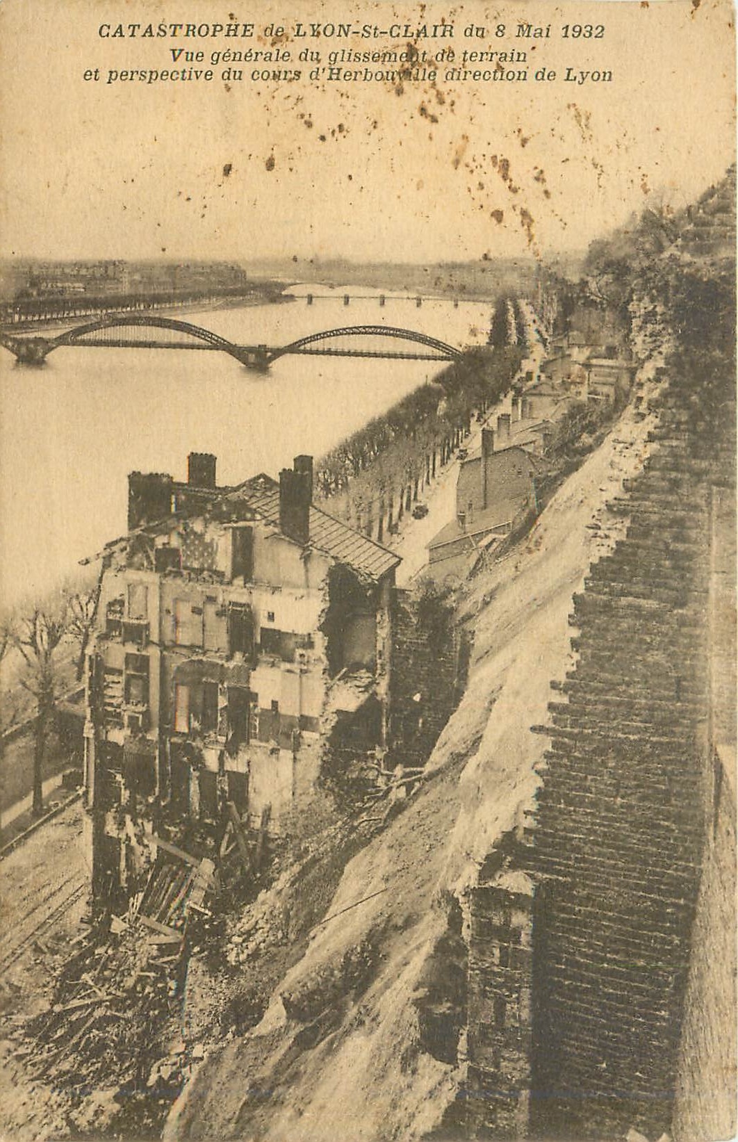 Catastrophe de Lyon-St-Clair — glissement de terrain du 8 mai 1932 — vue générale du cours d'Herbouville — éditeur Pacallet, Lyon