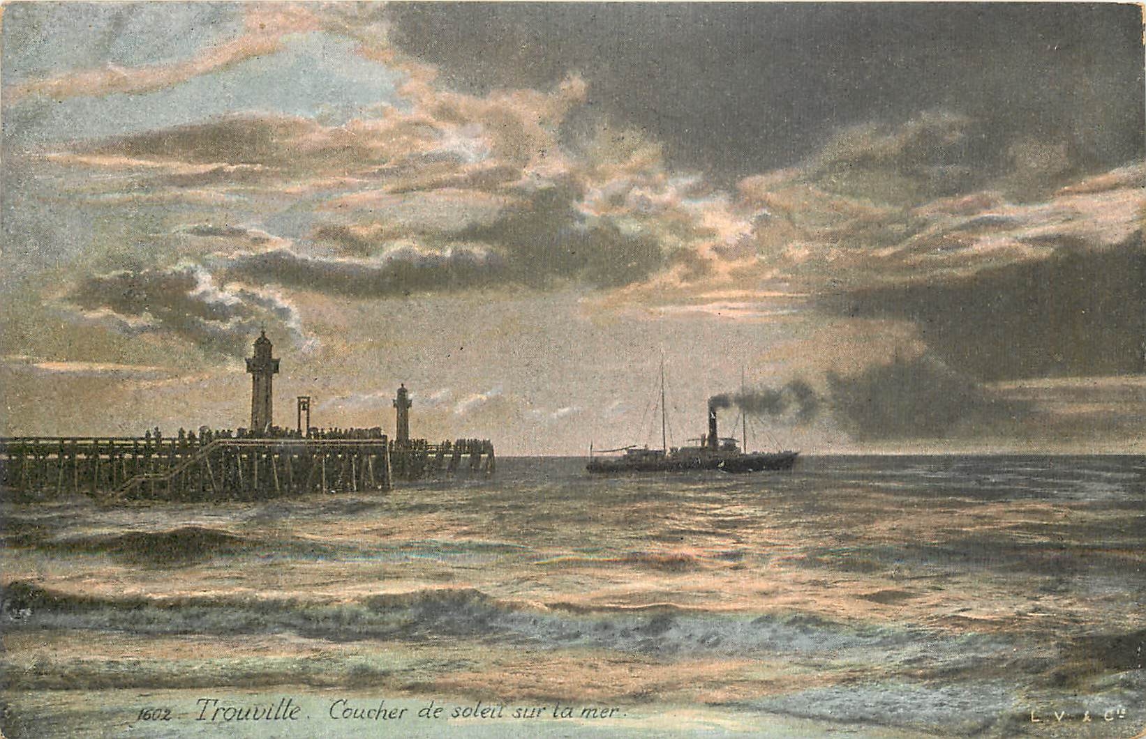 CPA Trouville Coucher de soleil sur la mer Bateau