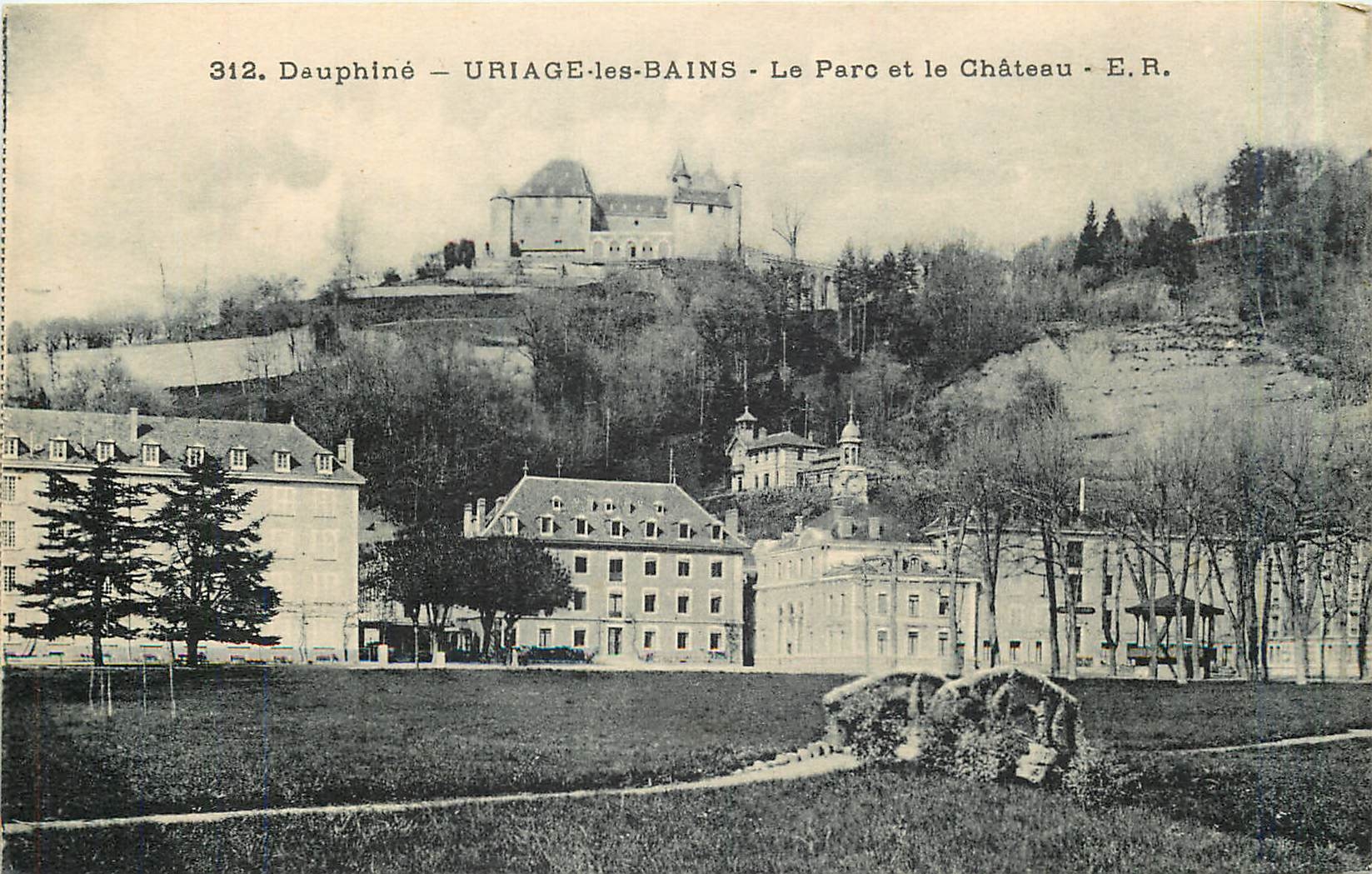 CPA Dauphine Uriage les Bains Le Parc et le Chateau 