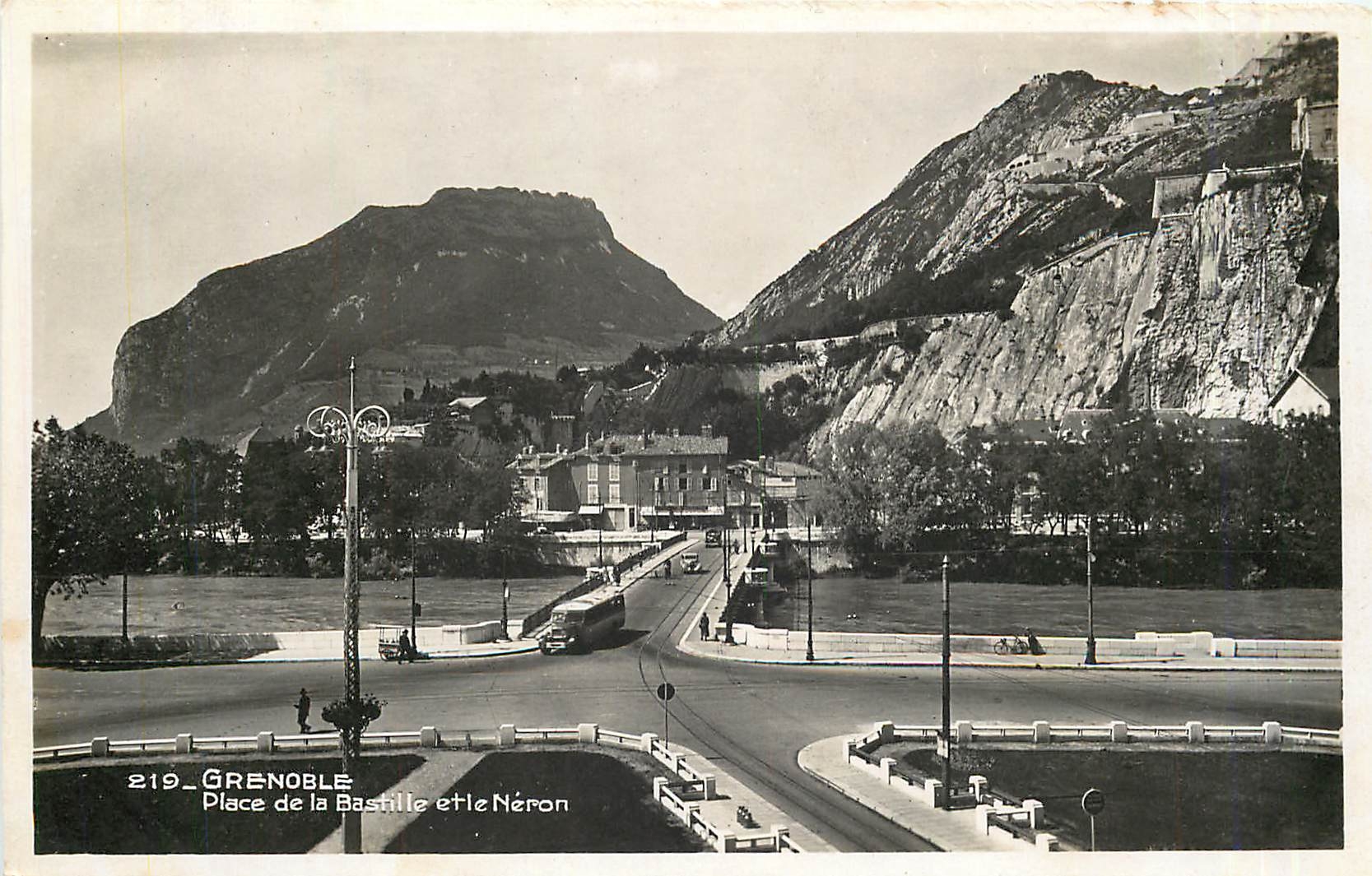 CPA Grenoble Place de la Bastille et le Neron 