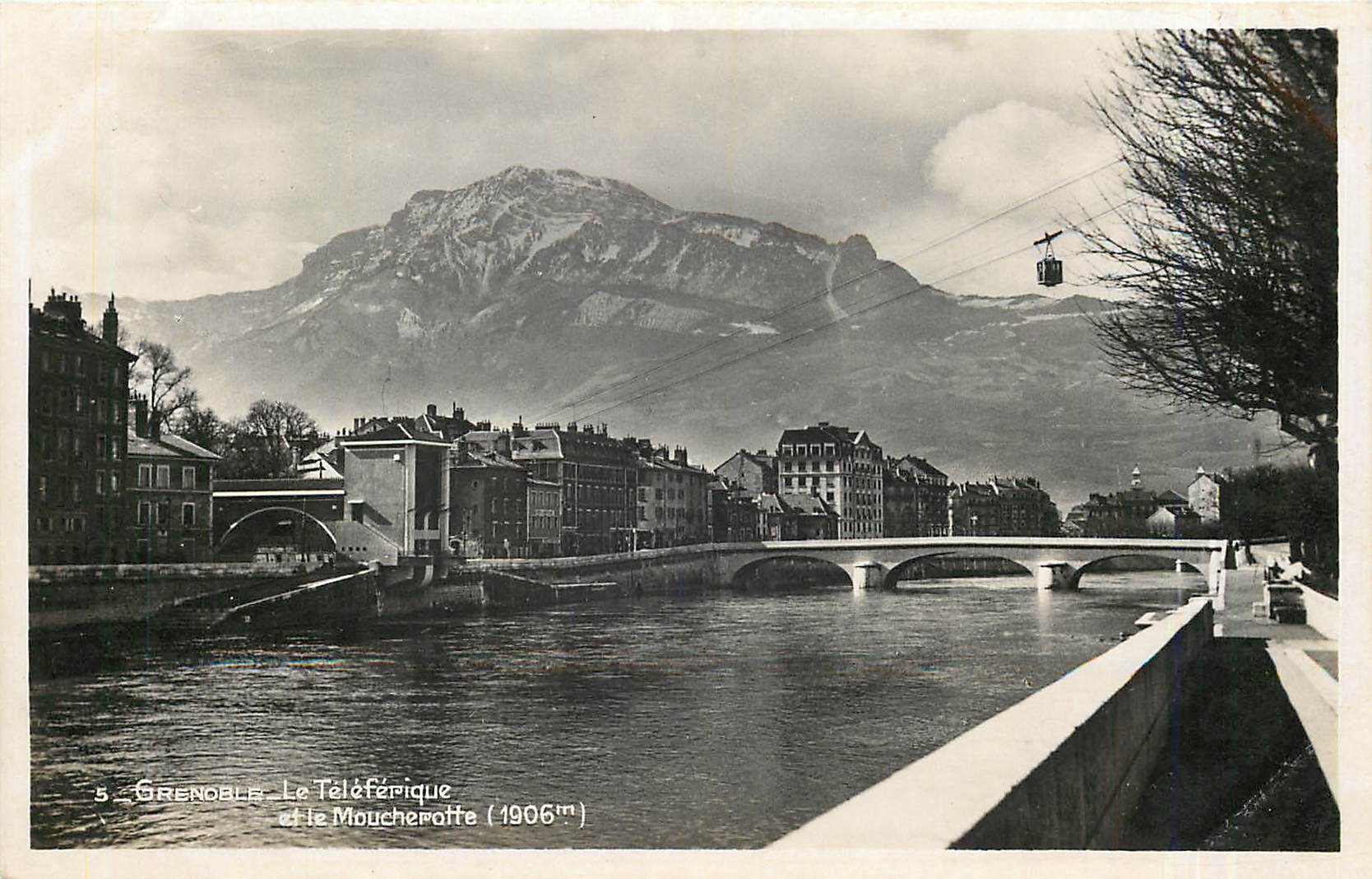 Grenoble — Le Téléphérique et le Moucherotte (1906m)