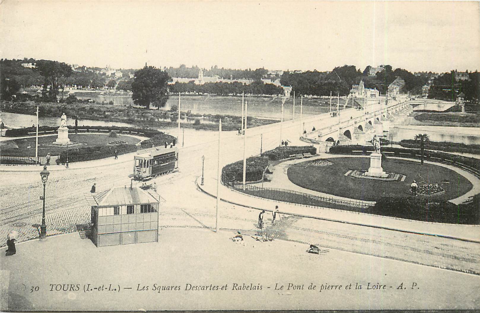 CPA Tours I et L Les Squares Descartes et Rabelais Le Pont de pierre et la Loire Tramway