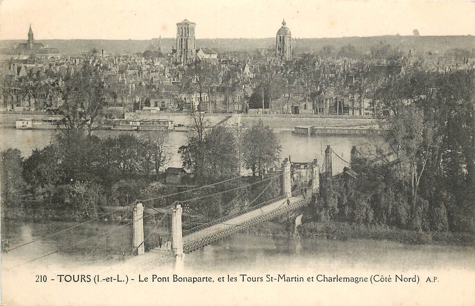 CPA Tours I et L Le Pont Bonaparte et les Tours St Martin et Charlemagne Cote Nord 