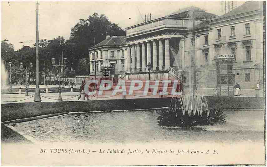 CPA Tours I et L Le Palais de Justice la Place et les Jets d'Eau 
