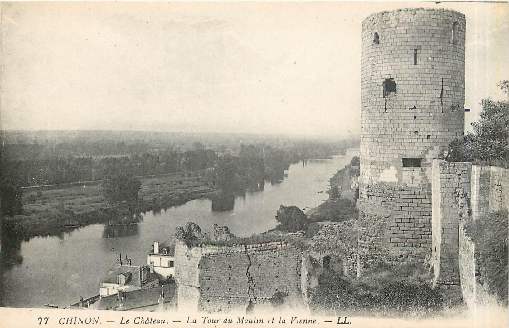 CPA Chinon Le Chateau La Tour du Moulin et la Vienne 
