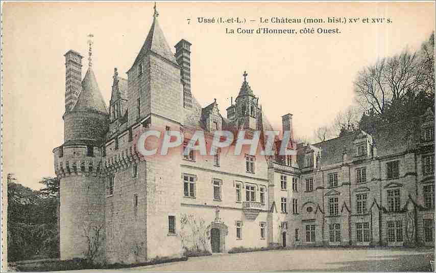 CPA Usse I et L Le Chateau La Cour d'Honneur cote Ouest 