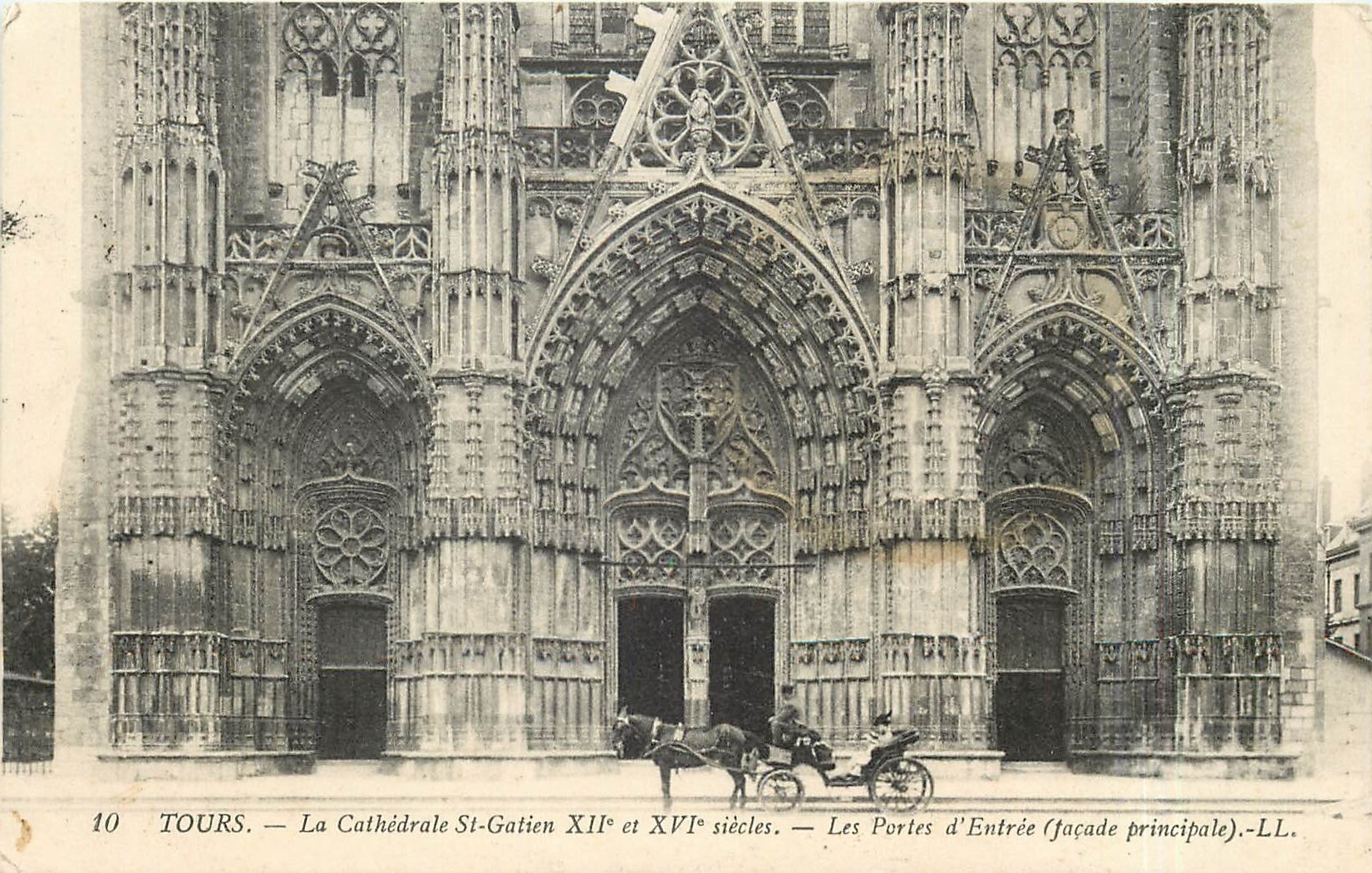 CPA Tours La Cathedrale St Gatien Les Portes d'Entree facade principale 