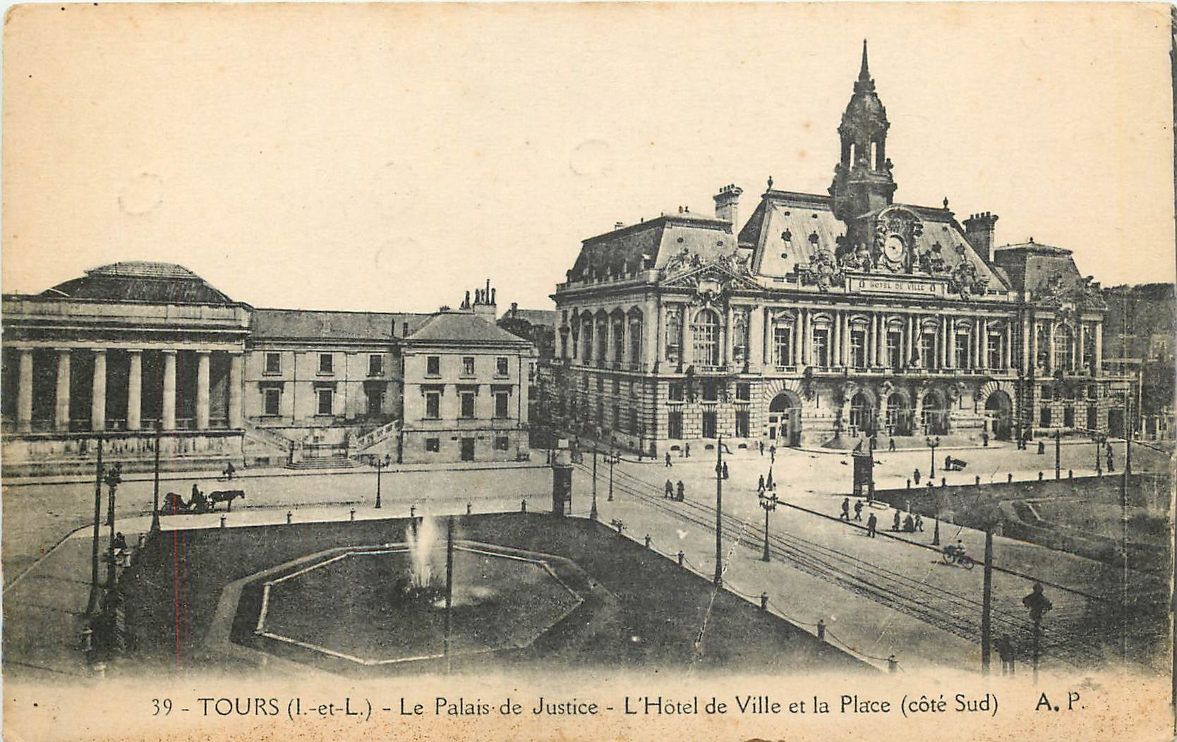 CPA Tours I et L Le Palais de Justice L'Hotel de Ville et la Place cote Sud 