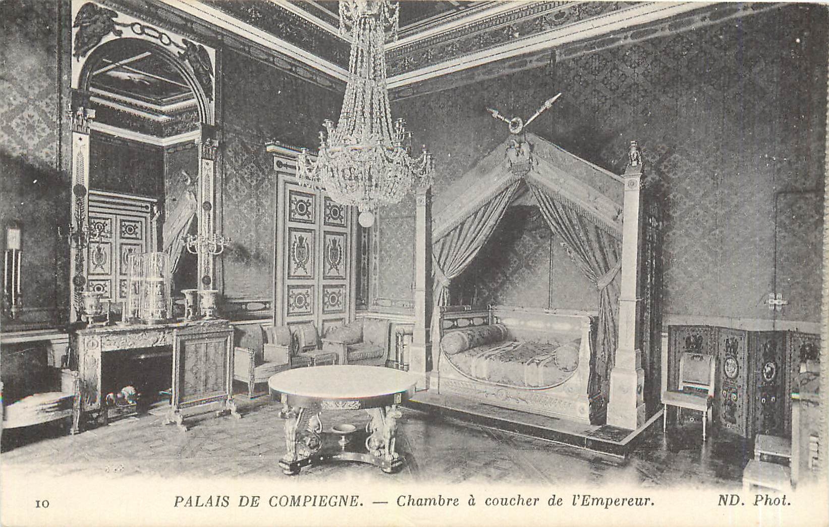 CPA Palais de Compiegne Chambre a coucher de l'Empereur 