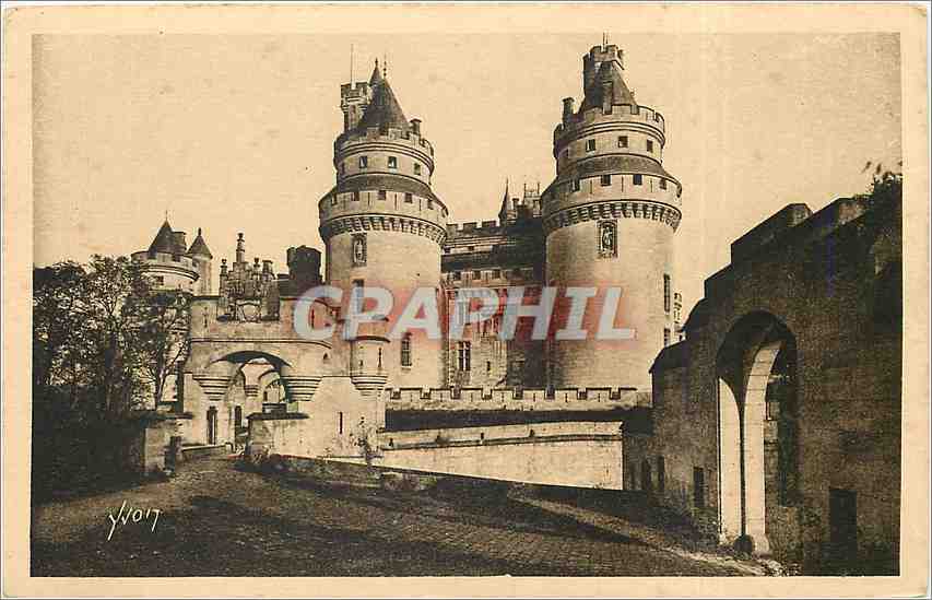CPA Chateau de Pierrefonds Oise L'Entree du Chateau et Tours Charlemagne 
