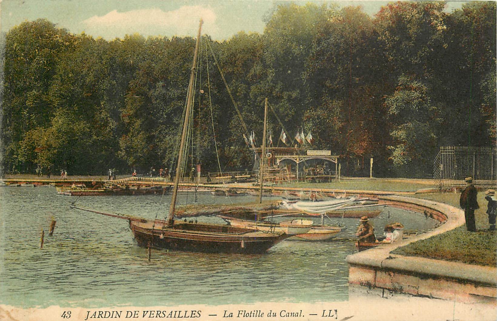 CPA Jardin de Versailles La Flotille du Canal Bateaux