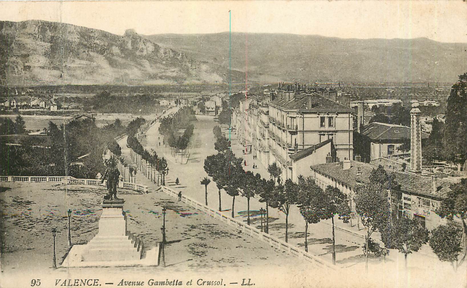 CPA Valence Avenue Gambetta et Crussol 