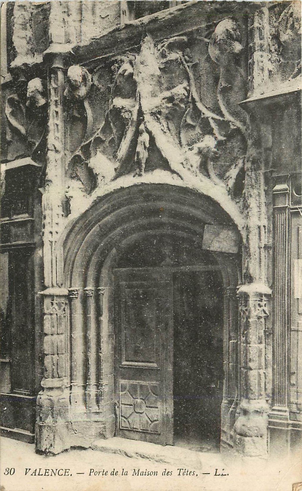 CPA Valence Porte de la Maison des Tetes 