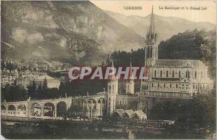 CPA Lourdes La Basilique et le Grand Jet 