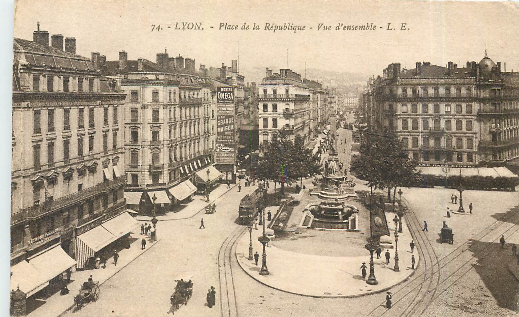 CPA Lyon Place de la Republique Vue d'ensemble Tramway