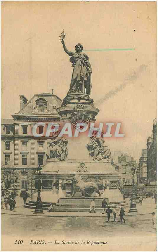 CPA Paris La Statue de la Republique Lion
