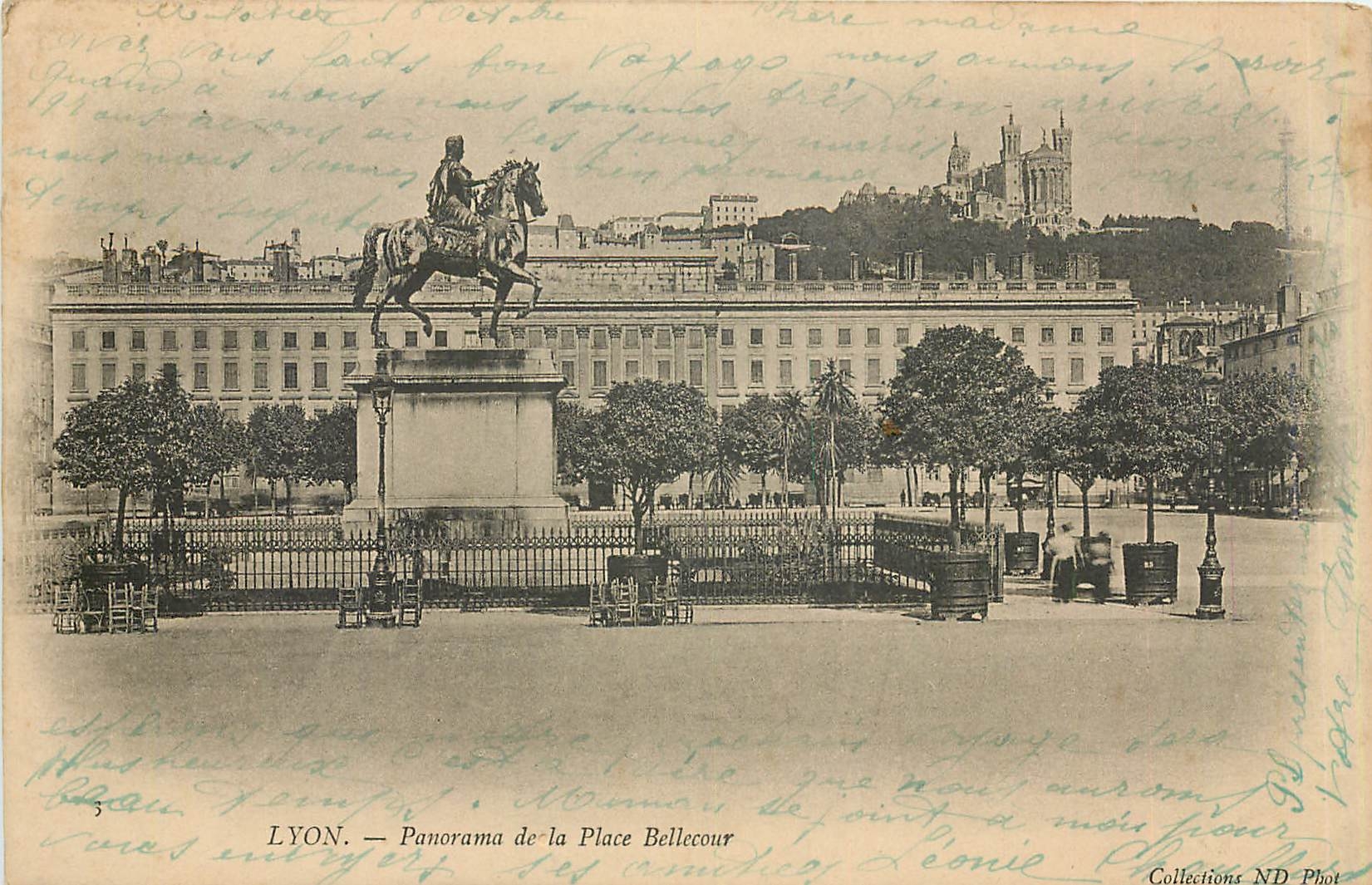 CPA Lyon Panorama de la Place Bellecour 