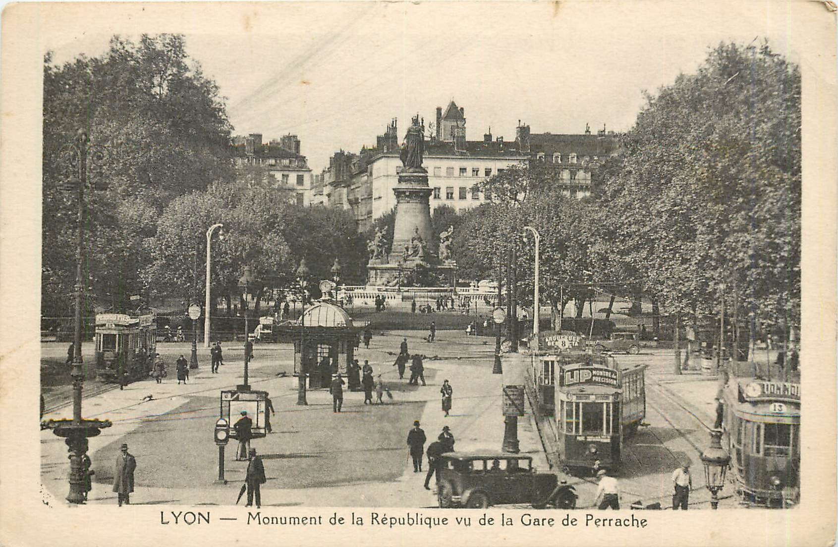 CPA Lyon Monument de la Republique vu de la Gare de Perrache Tramway